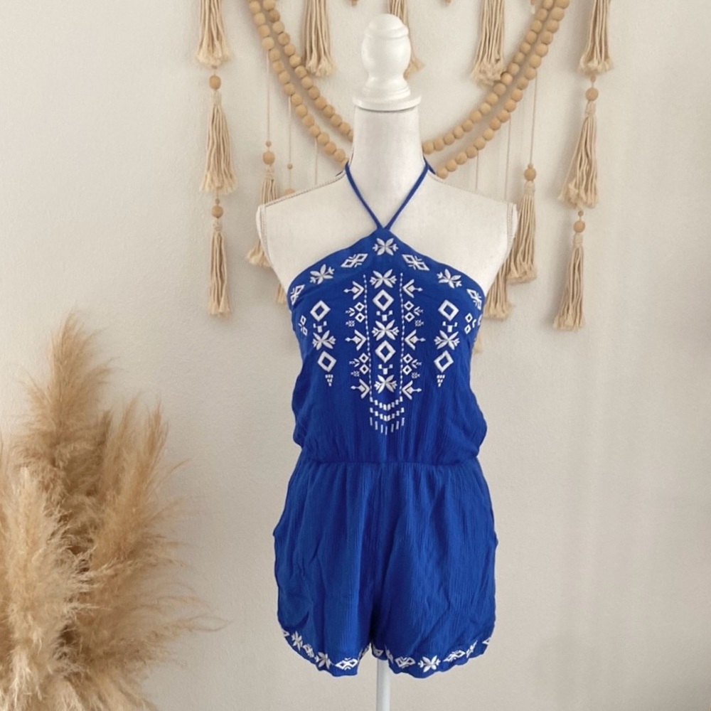 Xhilaration x Target blue white embroidered romper sleeveless boho halter M